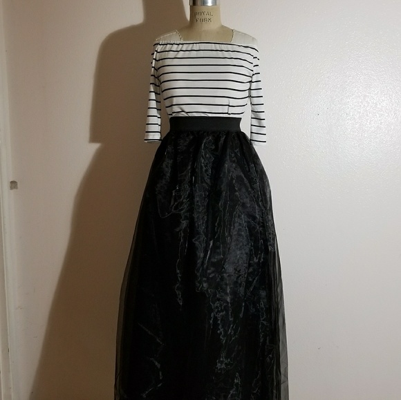 Two Piece Set-Off the Shoulder Top and Skirt - Picture 6 of 7